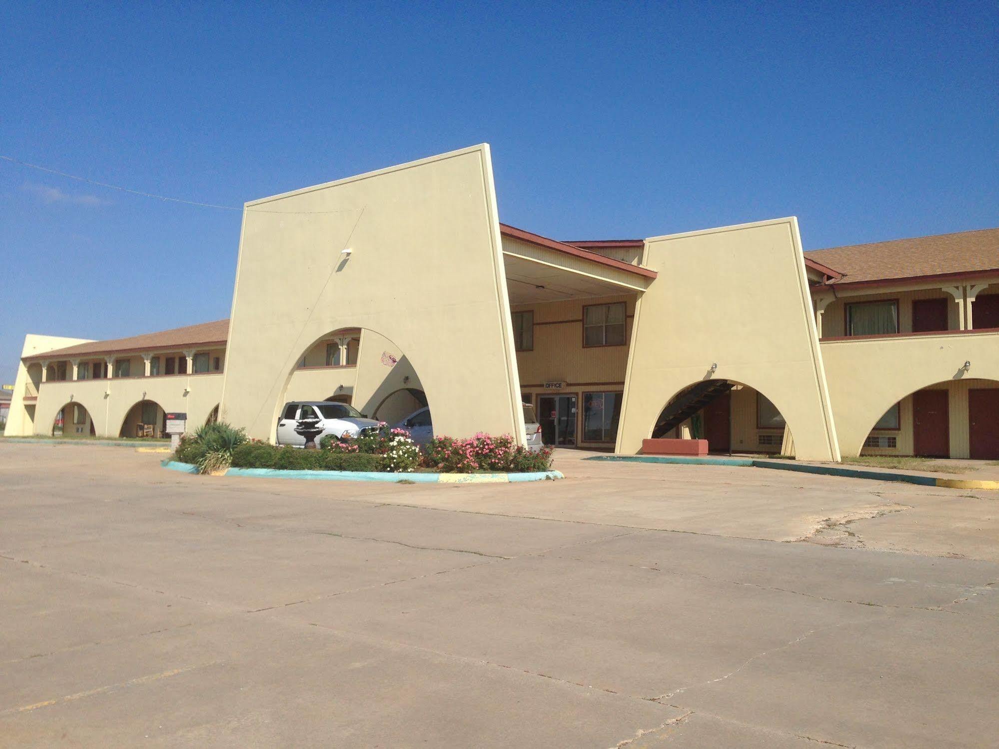 Hometown Inn And Suites Elk City Dış mekan fotoğraf